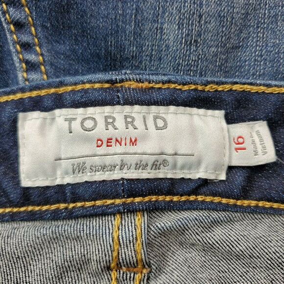 Torrid Women Size 16 Denim Jean Shorts Blue Dark Wash Cuffed Raw Hem Stretch NWT - Picture 4 of 10
